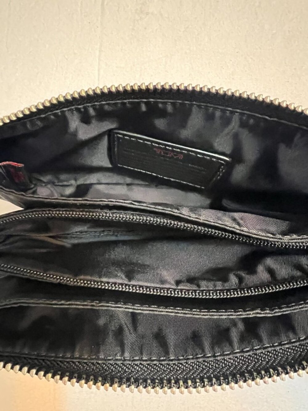 TUMI Black Nylon Wristlet Travel Pouch Cosmetic Bag Organizer Zip Clutch Small - Picture 4 of 8